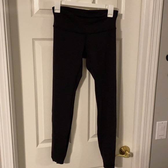 Size 6 Lulu lemon black leggings - Picture 2 of 2